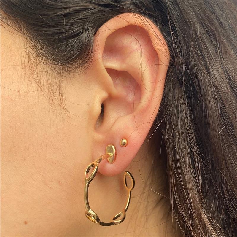 ARGOLA DETALHES GOTAS VAZADAS MAGNÓLIA BANHADO A OURO 18K