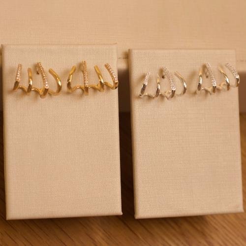 BRINCO FABIANA ZIRCÔNIAS CRAVEJADAS BANHADO A OURO 18K