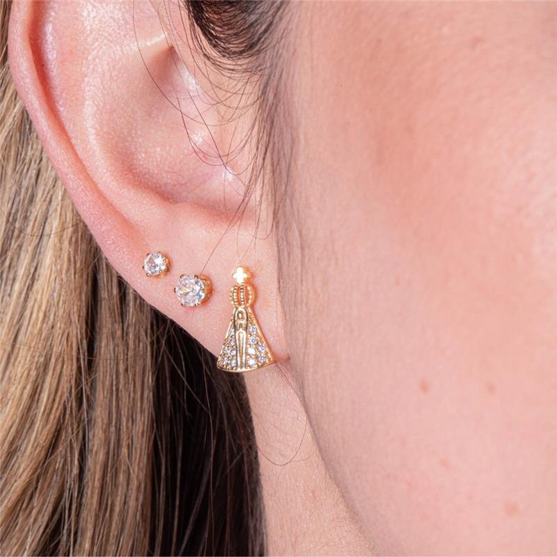 BRINCO NOSSA SENHORA APARECIDA CRAVEJADA DE ZIRCÔNIAS E BANHADO A OURO 18K