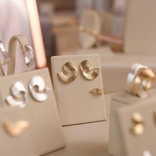 BRINCO DESIGN ESPIRAL PRISCILA P BANHADO A OURO 18K