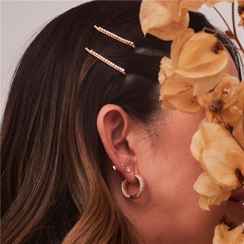 BRINCO YASMIM ARGOLA CRAVEJADA POR DENTRO E FORA BANHADO A OURO 18K