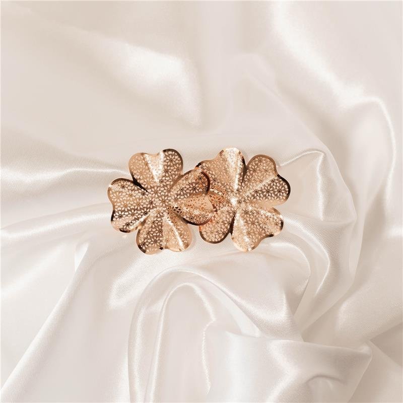 BRINCO FLOR ANALU DESENHADA P BANHADO A OURO 18K