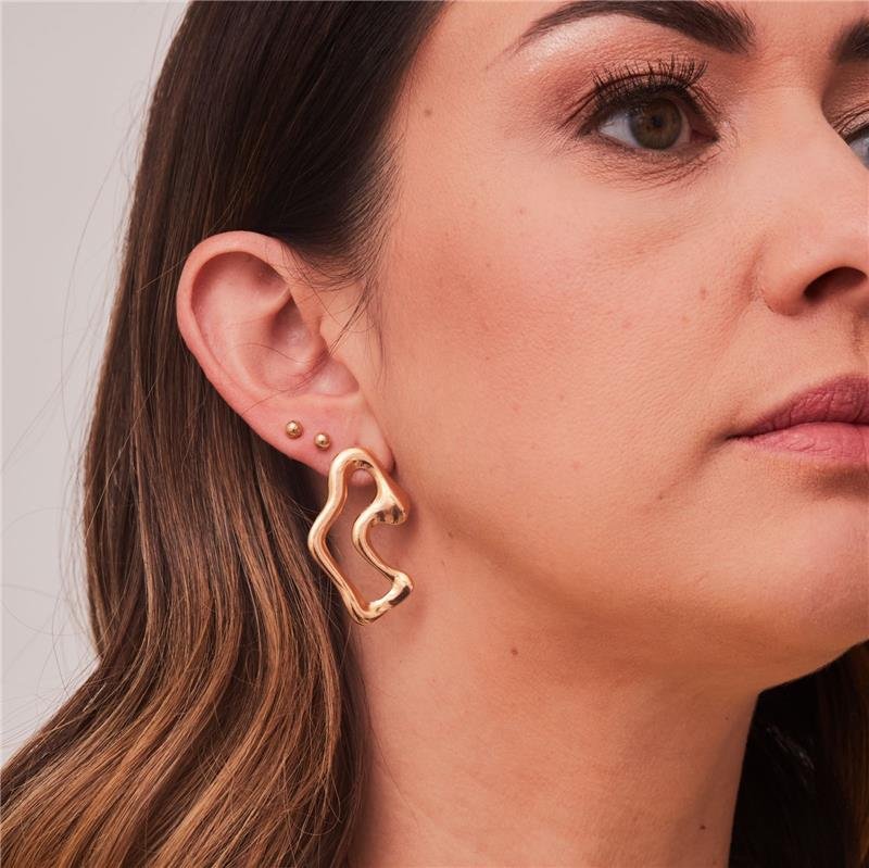 BRINCO ALANA LONGO ORGÂNICO BANHADO A OURO 18K