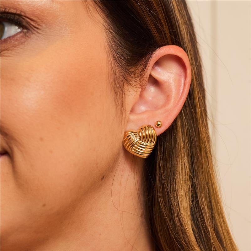 BRINCO CRISTINA CORAÇÃO XADREZ BANHADO A OURO 18K
