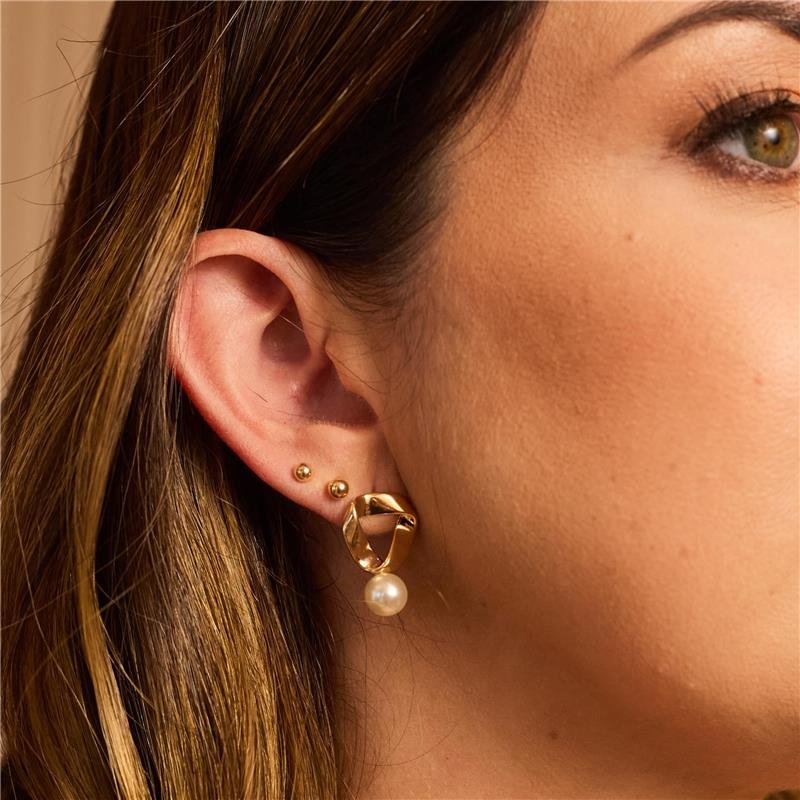 BRINCO ALICE GOTA COM PÉROLA BANHADO A OURO 18K