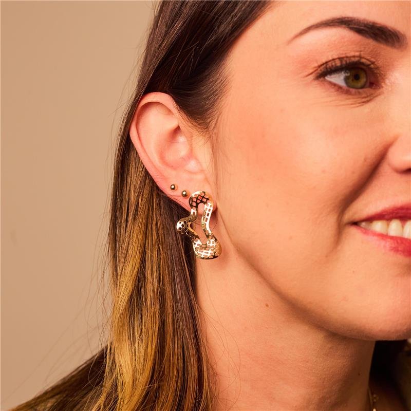 BRINCO STEFANI TELA ONDAS ORGÂNICA BANHADO A OURO 18K