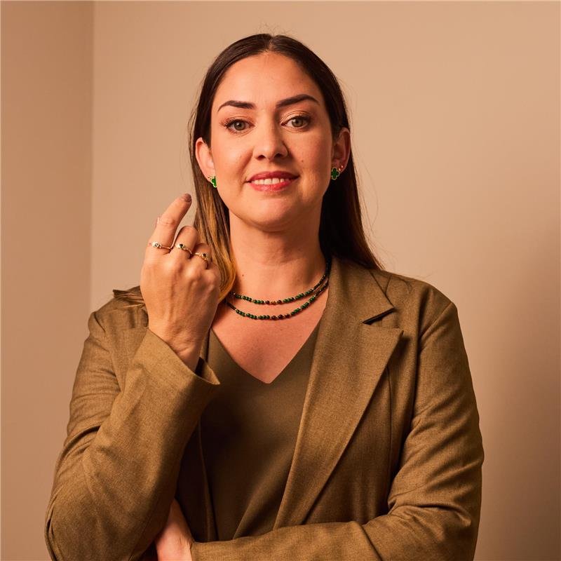 BRINCO KELY VAN CLEEF VERDE BANHADO A OURO 18K