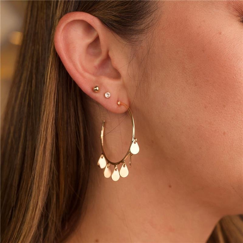 BRINCO CARINA ARGOLA COM MINI MEDALHAS GOTA LISA BANHADO A OURO