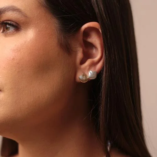 BRINCO CONCHA BANHADO A OURO 18K