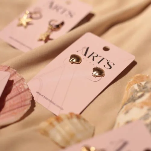 BRINCO CONCHA BANHADO A OURO 18K