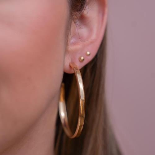 BRINCO MARCELA ARGOLA CHAPA LISA BANHADO A OURO 18K