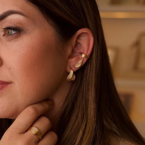 BRINCO EAR CUFF ONDA PRISCILA BANHADO A OURO 18K 
