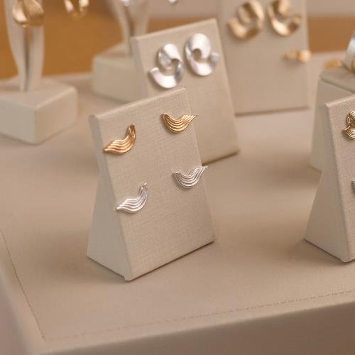 BRINCO EAR CUFF ONDA PRISCILA BANHADO A OURO 18K 