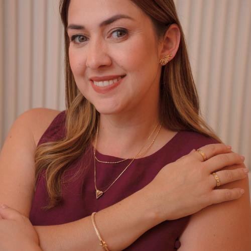 BRINCO LORENA LEQUE CORAÇÕES DETALHE CRAVEJADO BANHADO A OURO 18K