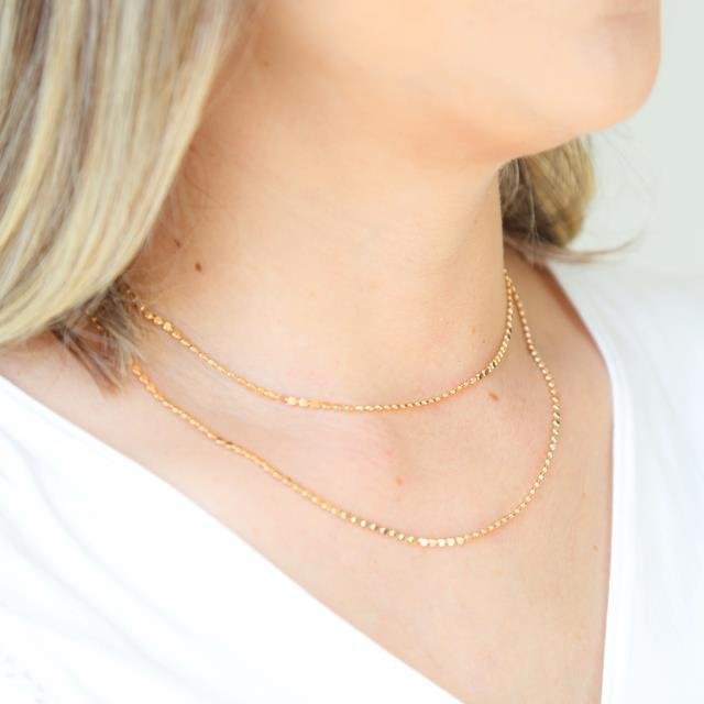 COLAR MINIMALISTA COM MINI BOLINHAS BANHADO OURO