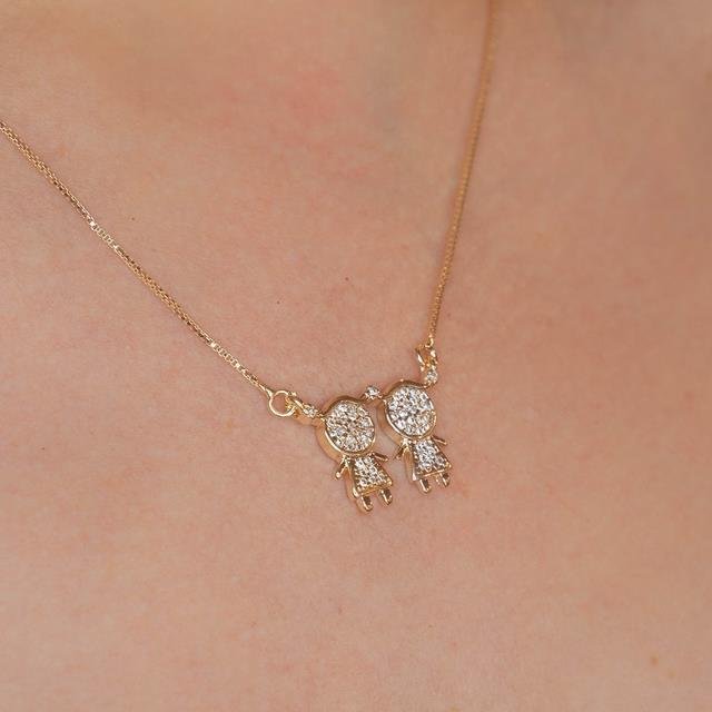 COLAR FILHOS PINGENTE DUAS MENINAS BANHADO A OURO 18K