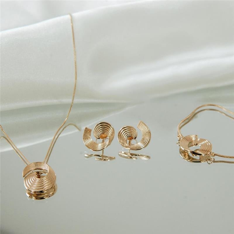 COLAR PINGENTE ESPIRAL PRISCILA BANHADO A OURO 18K 