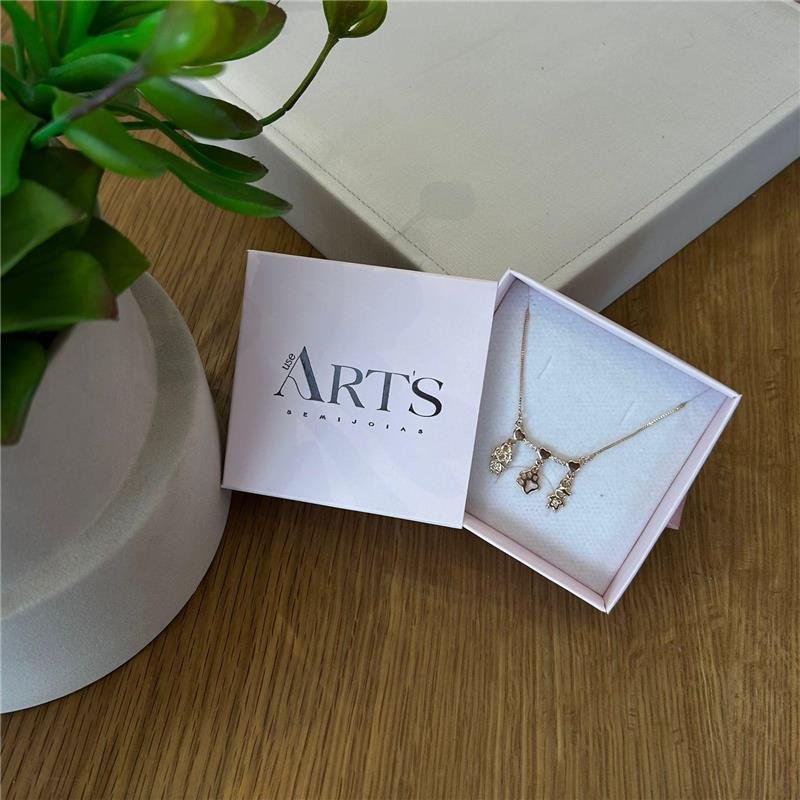 COLAR TRES FILHOS COM PETS BANHADO A OURO 18K