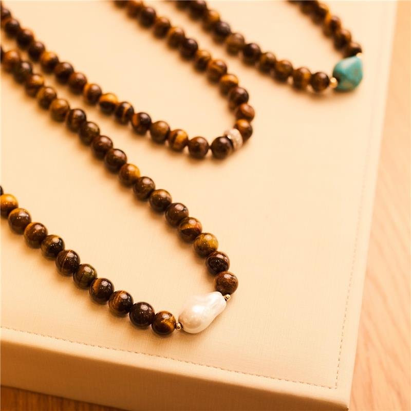 COLAR TALITA OLHO DE TIGRE COM DETALHE BANHADO A OURO 18K