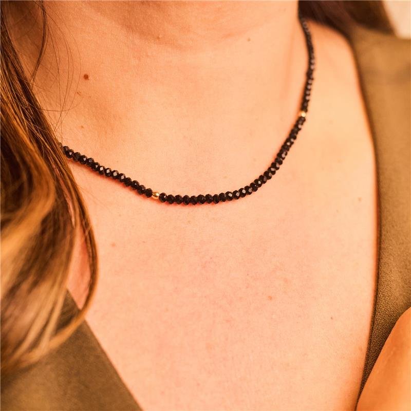 COLAR CHOKER CRISTAIS PRETOS COM BOLINHAS BANHADO A OURO 18K