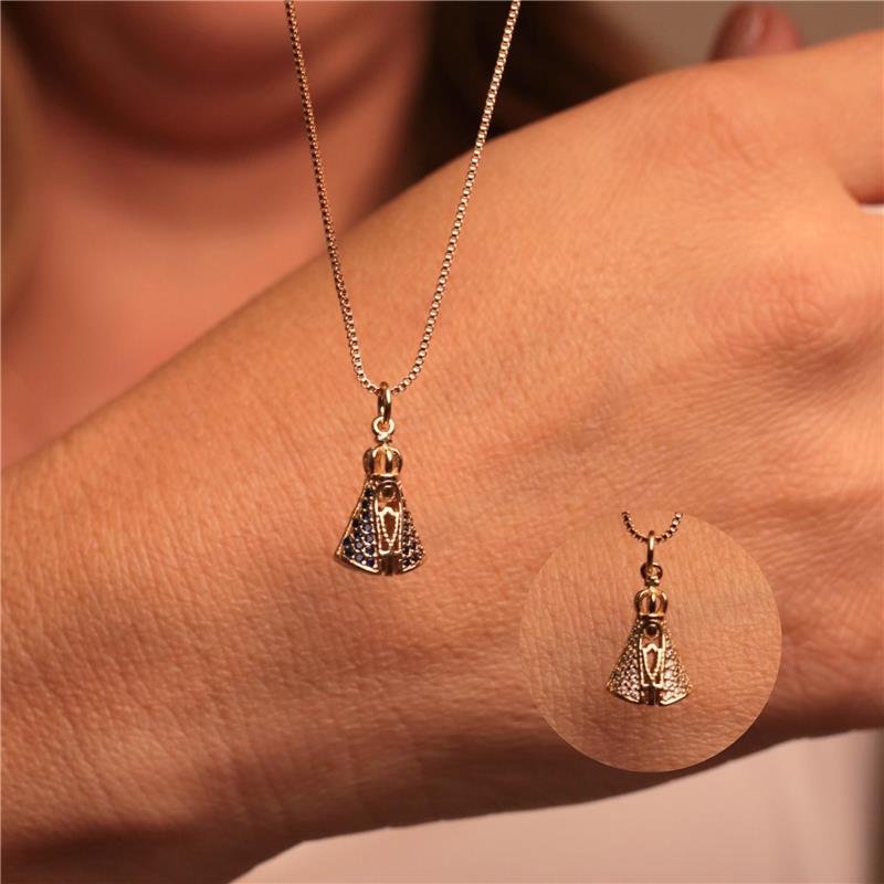 COLAR PINGENTE DUPLO NOSSA SENHORA APARECIDA CRAVEJADA BANHADO A OURO 18K