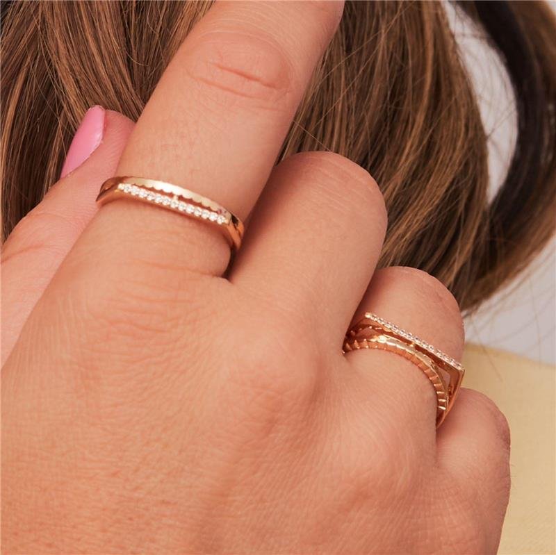 ANEL IZA DUPLO QUADRADO CRAVEJADO E METADE LISO BANHADO A OURO 18K