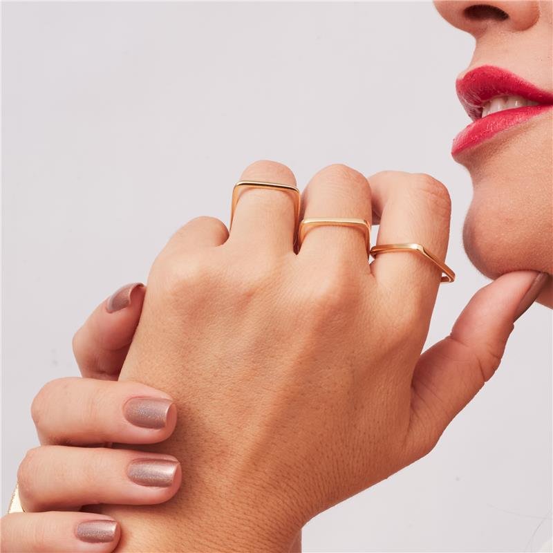 ANEL ROBERTA QUADRADO LISO BANHADO A OURO 18K