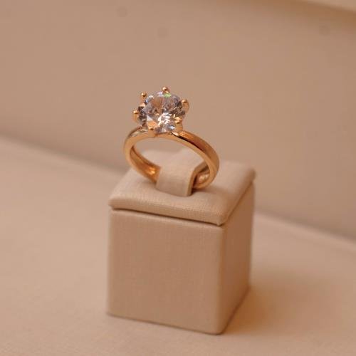 ANEL VIRGINIA SOLITÁRIO COM ZIRCÔNIA GRANDE BANHADO A OURO 18K