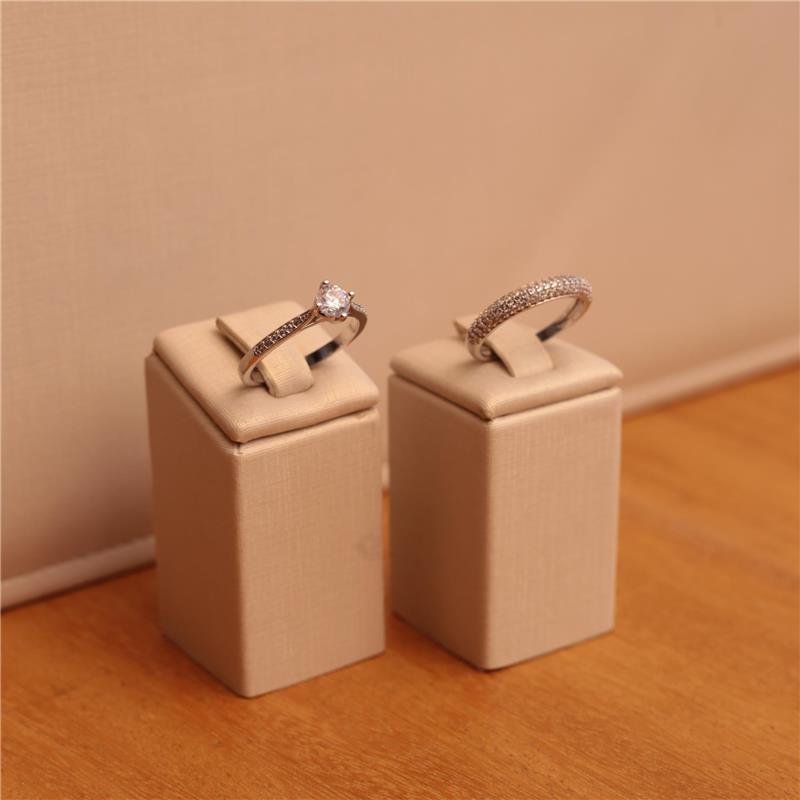 ANEL SOLITÁRIO CRAVEJADO ZIRCÔNIA BANHADO A OURO BRANCO