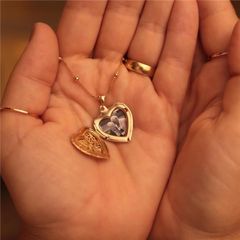 PINGENTE RELICÁRIO CORAÇÃO VAZADO COM FOTO BANHADO A OURO 18K