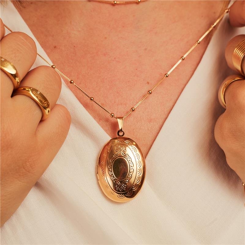 RELICARIO OVAL COM FOTO BANHADO A OURO 18K