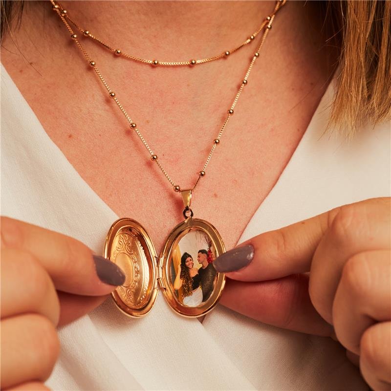 RELICARIO OVAL COM FOTO BANHADO A OURO 18K