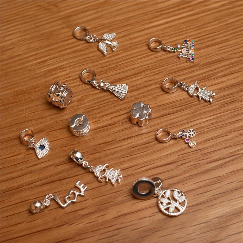 BERLOQUE MENINO CRAVEJADO ZIRCÔNIA BANHADO A PRATA