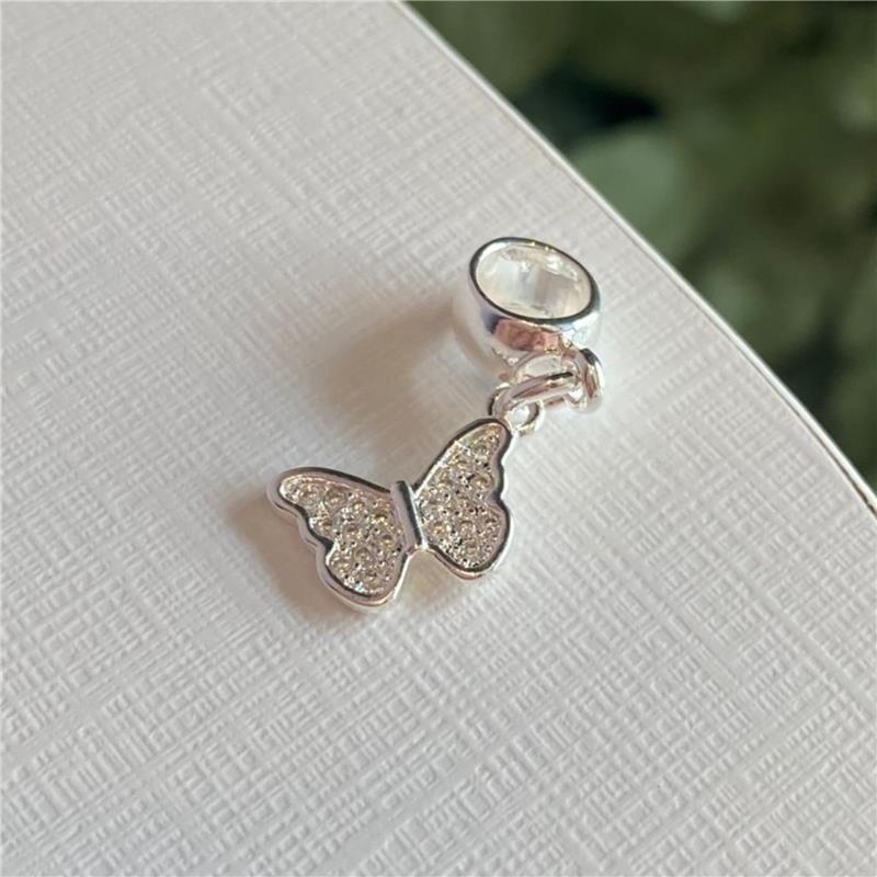 BERLOQUE PENDENTE BORBOLETA CRAVEJADA BANHADO A PRATA