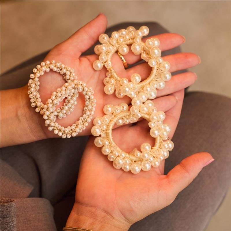AMARRADOR DE CABELO COM PÉROLAS GRANDES