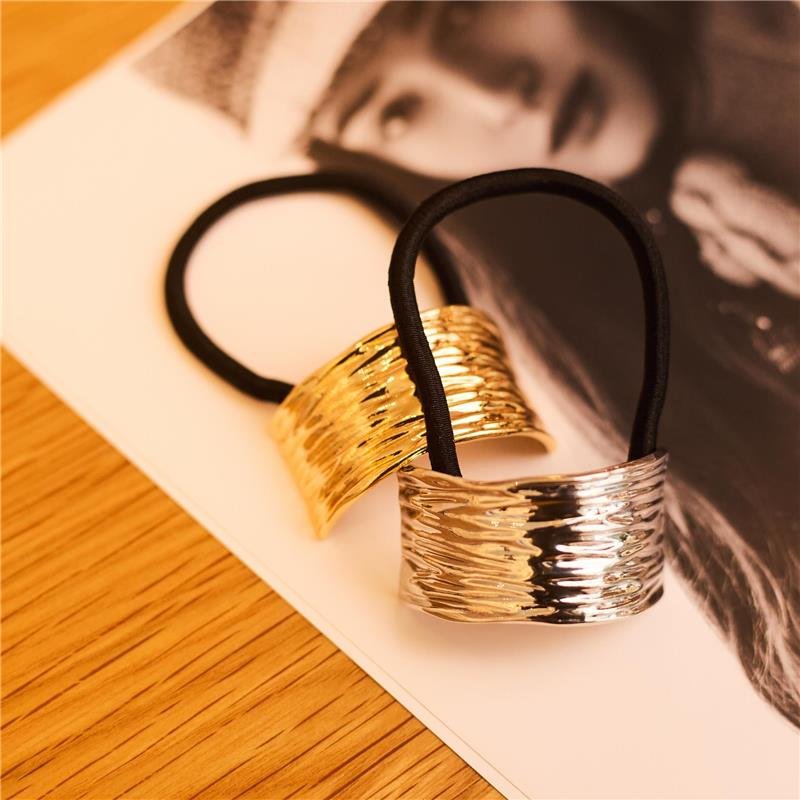 AMARRADOR DE CABELO METALIZADO MARTELADO DOURADO